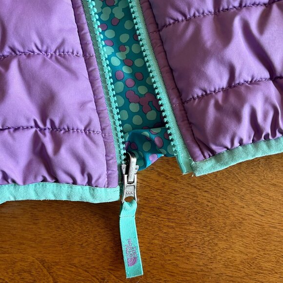 The North Face reversible lavender and teal puffer jacket 18-24m - Picture 4 of 12
